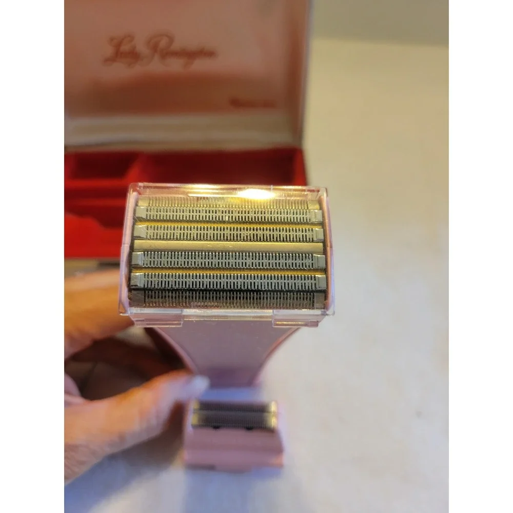 Vtg Lady Remington Electric Shaver MCM Grooming Kit Pink Gold - Untested no Cord